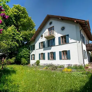 Landhauswohnung Mit Wildromantischem Garten Apartment